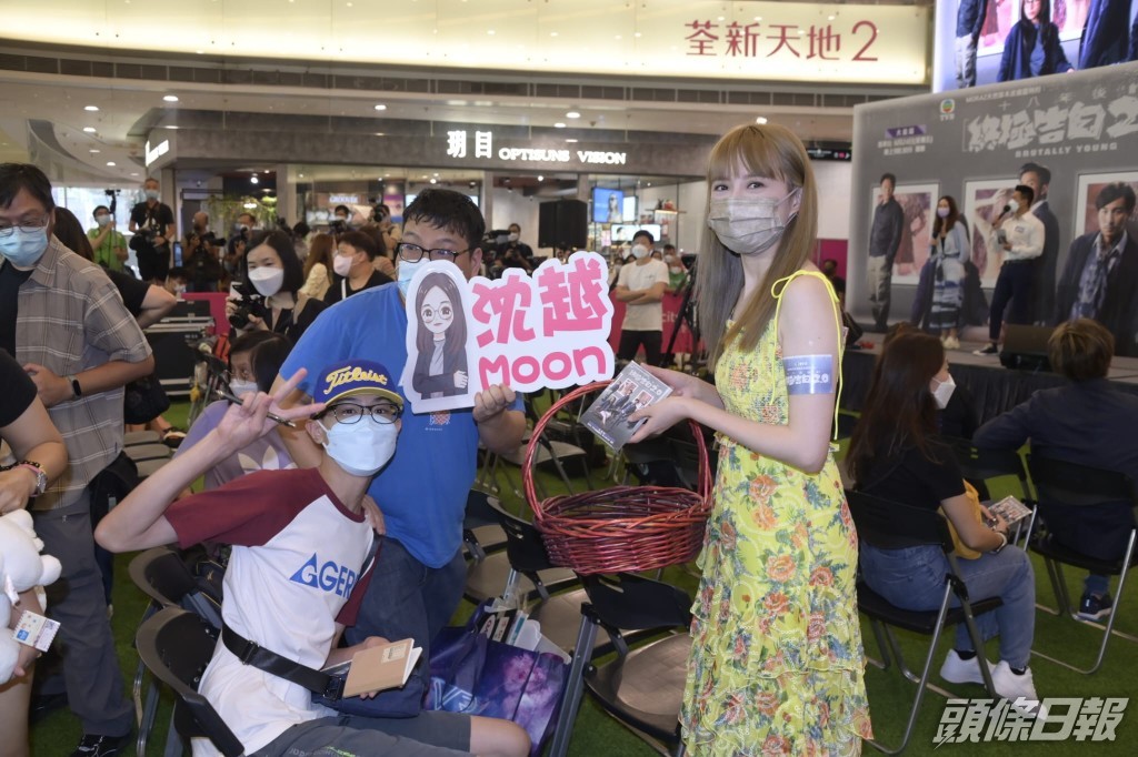 龔嘉欣好受歡迎。